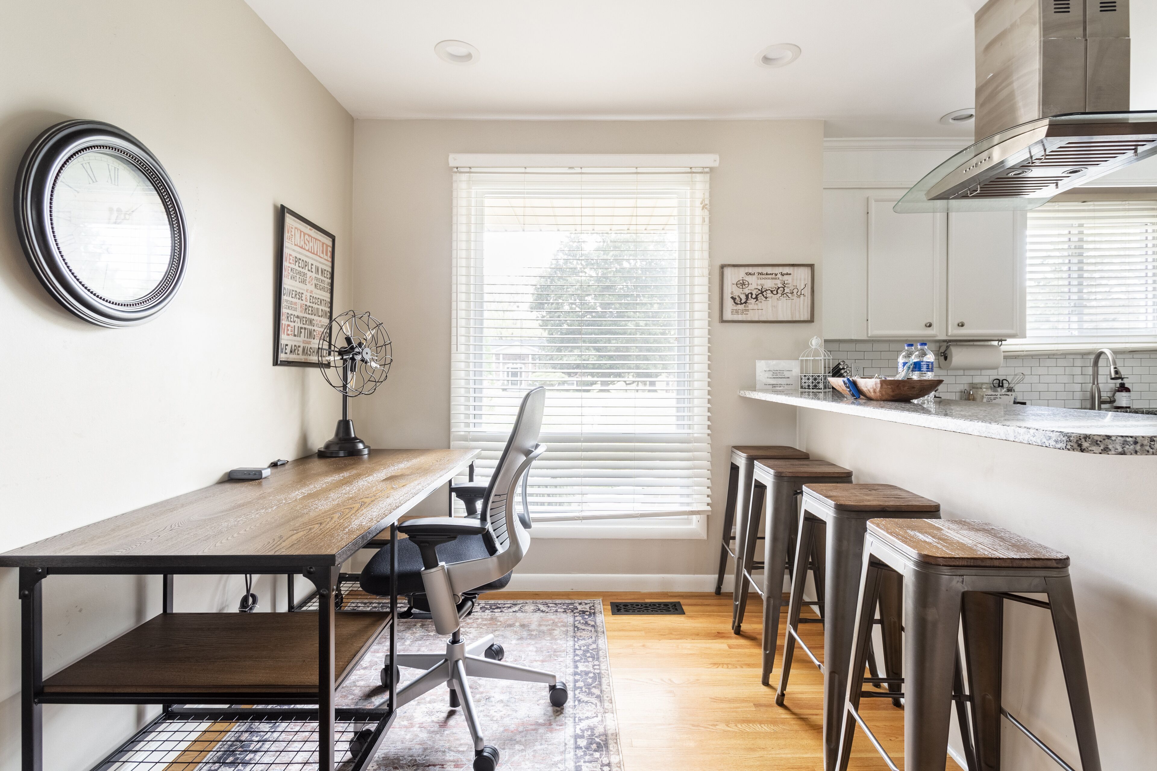 NASH Lakehouse 5BRs Firepit Old Hickory Master Suite  Hot Tub Pool table & Pets