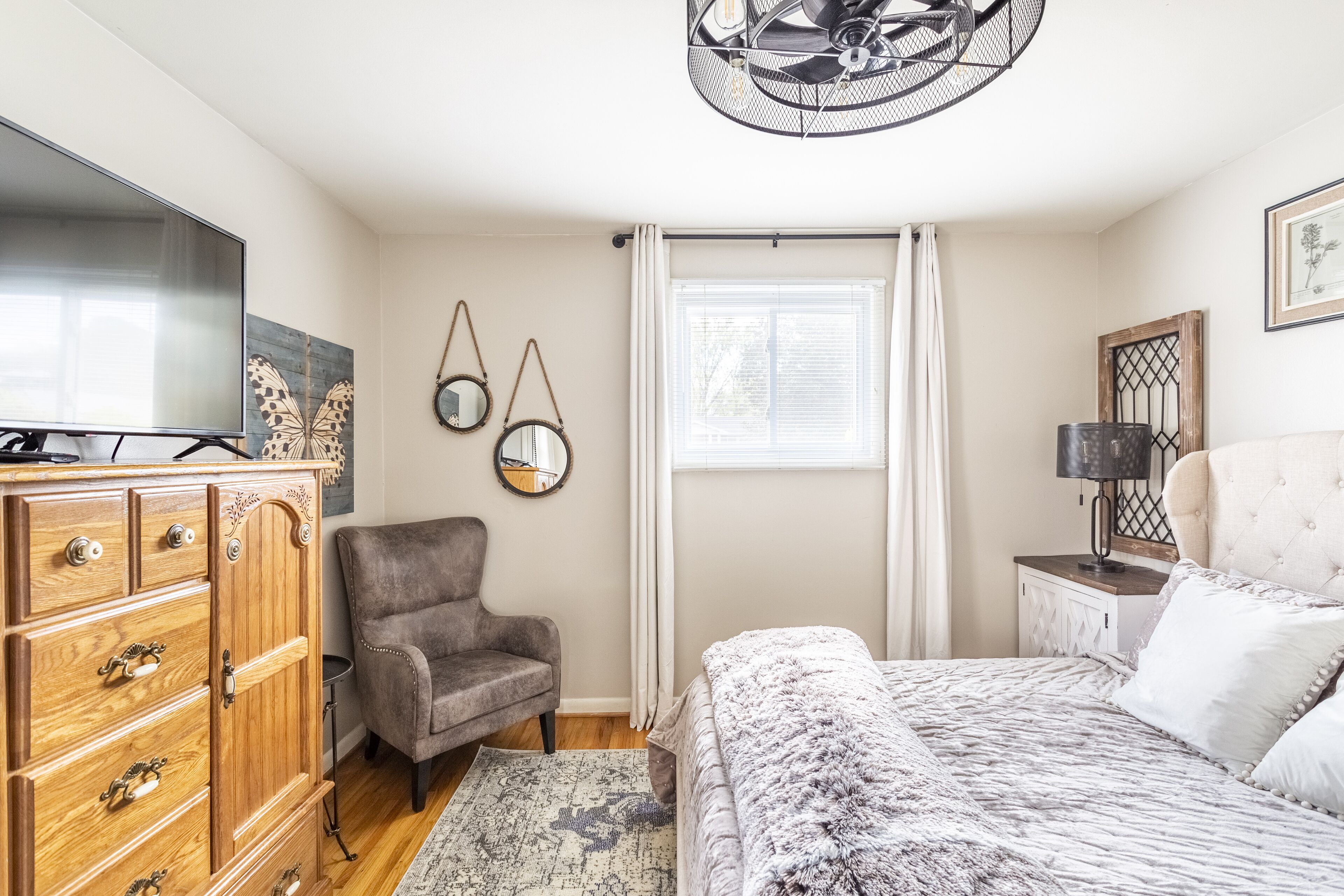 NASH Lakehouse 5BRs Firepit Old Hickory Master Suite  Hot Tub Pool table & Pets