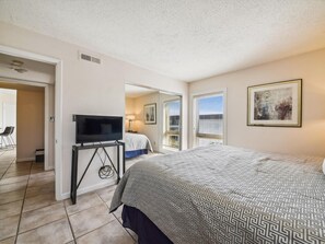 3 bedrooms, iron/ironing board, internet, bed sheets