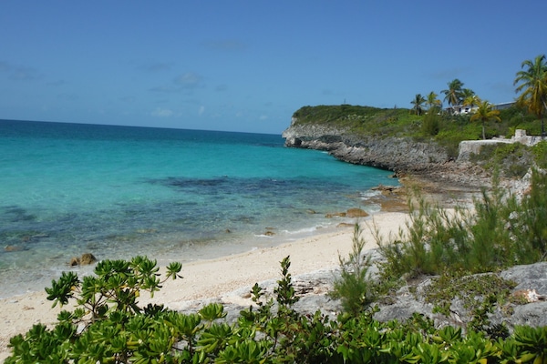 Sulla spiaggia, lettini da mare, teli da spiaggia