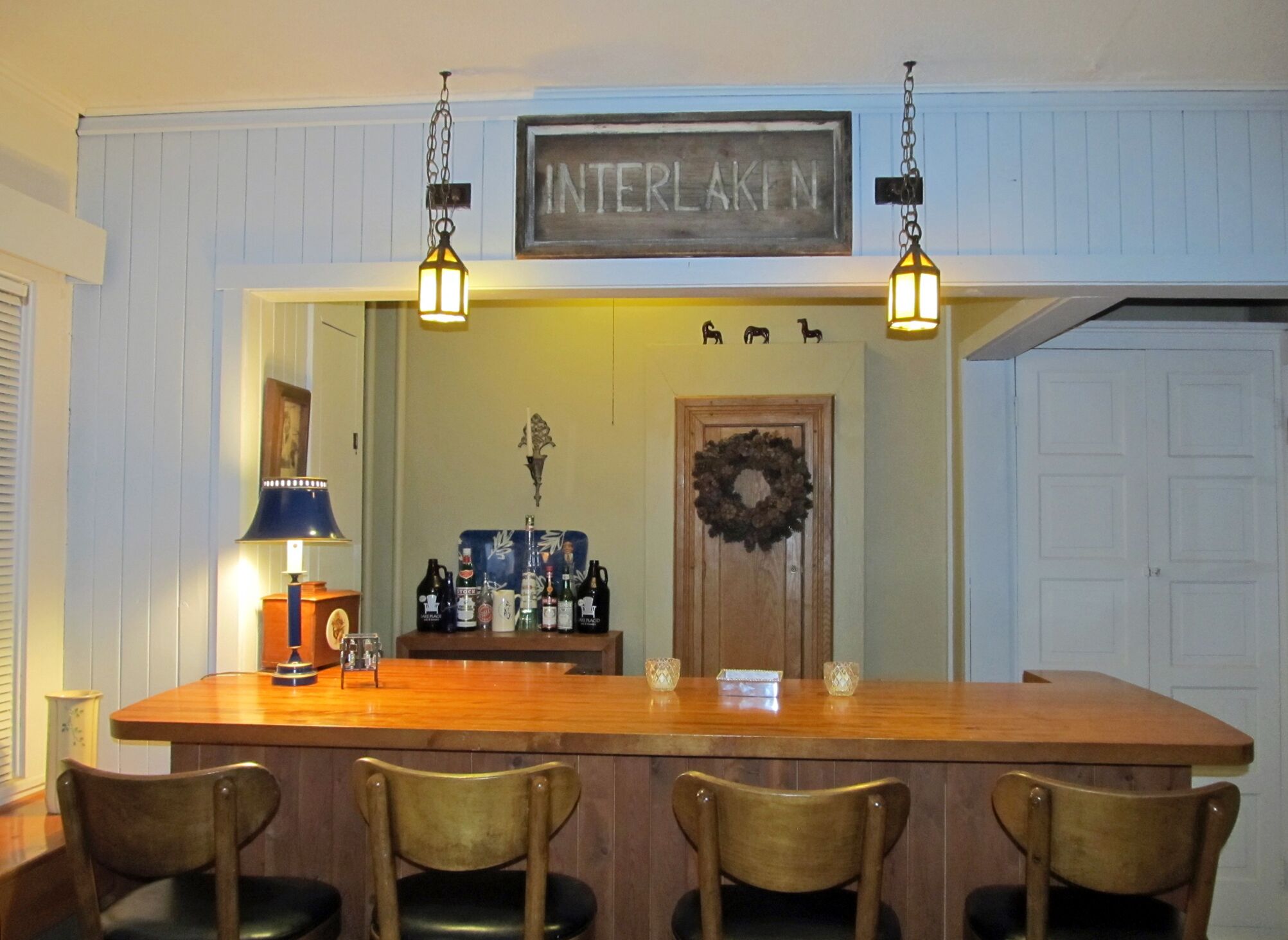 Large house on Mirror Lake, Lake Placid 😍 walk to town, spectacular views