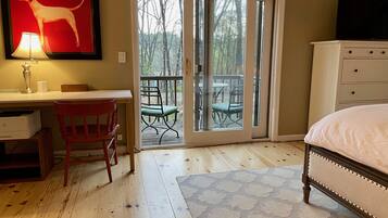 3 chambres, bureau, fer et planche à repasser, lit parapluie