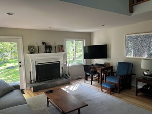 Smart TV, fireplace, table football, ping pong - NEW RENO, HIGH FALLS, near Mohonk preserve, New Paltz, Kingston (High Falls)