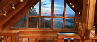 Cabin with beautiful view, on 'Peaceful Side of the Smokies'