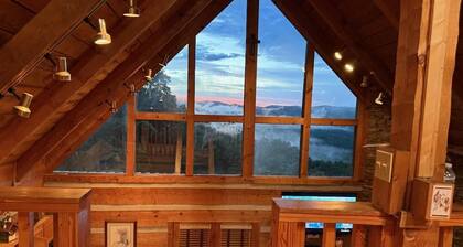 Cabin with beautiful view, on 'Peaceful Side of the Smokies'