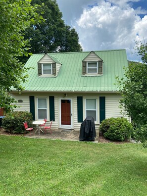 Exterior - Cute cottage type house built in 1938 (Scottville)