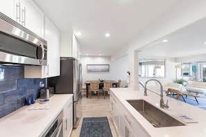 Fridge, microwave, oven, stovetop - Spectacular Oceanfront - the Best Views in Dana Point !!!!! (Dana Point)