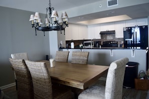 Dining - Recently  renovated  (Folly Beach)