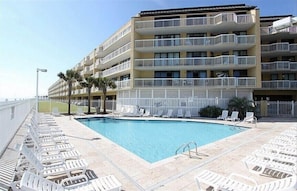 Outdoor pool - Recently  renovated  (Folly Beach)