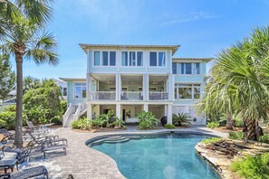 A heated pool - This is one of Tybee Island's most desired Vacation rentals! (Tybee Island)