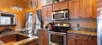 Twin Aspen-Lovely Terry Peak Cabin, Hot Tub, öppen spis och AC