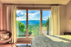 10 bedrooms, iron/ironing board, travel crib, WiFi