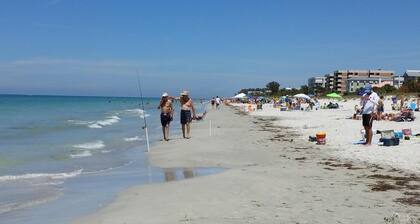 Fantastic Beachside Cottage<br>Professional Baseball,Football and Hockey, Golf