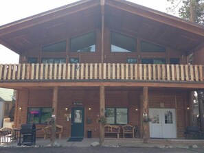 Deluxe Lodge Suite | Individually decorated, individually furnished, iron/ironing board - Columbine Cabins (Grand Lake)
