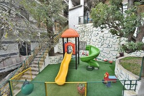 منطقة لعب الأطفال - خارجية