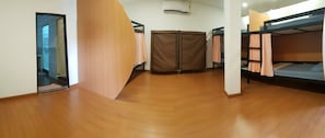 6-Bed Mixed Dormitory with Shared Bathroom | Bathroom