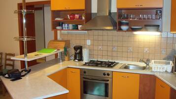 Fridge, microwave, oven, dishwasher