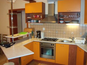 Réfrigérateur, micro-ondes, four, lave-vaisselle