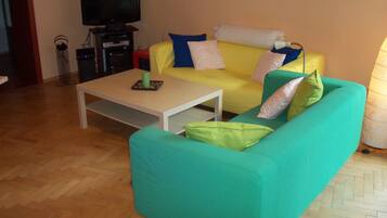 Télévision, lecteur de DVD, chaîne hi-fi