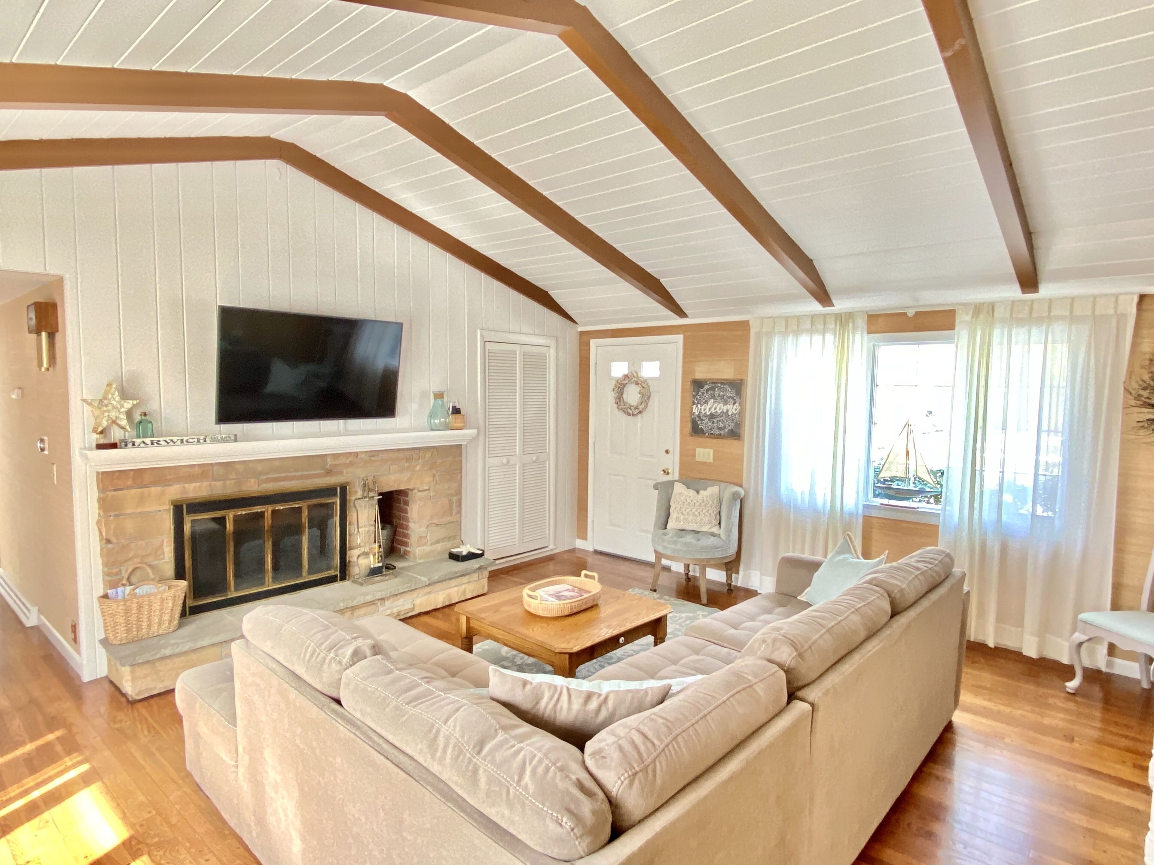 Steps Away from Lake, Central A/C, Beautiful, Cape House!