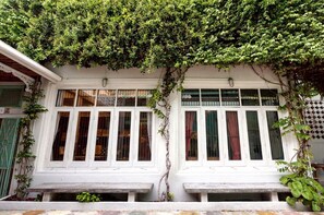 Exterior detail - 2 Pax. Self-Serviced By Art & Tile Gallery (Khwaeng Chan Kasem)