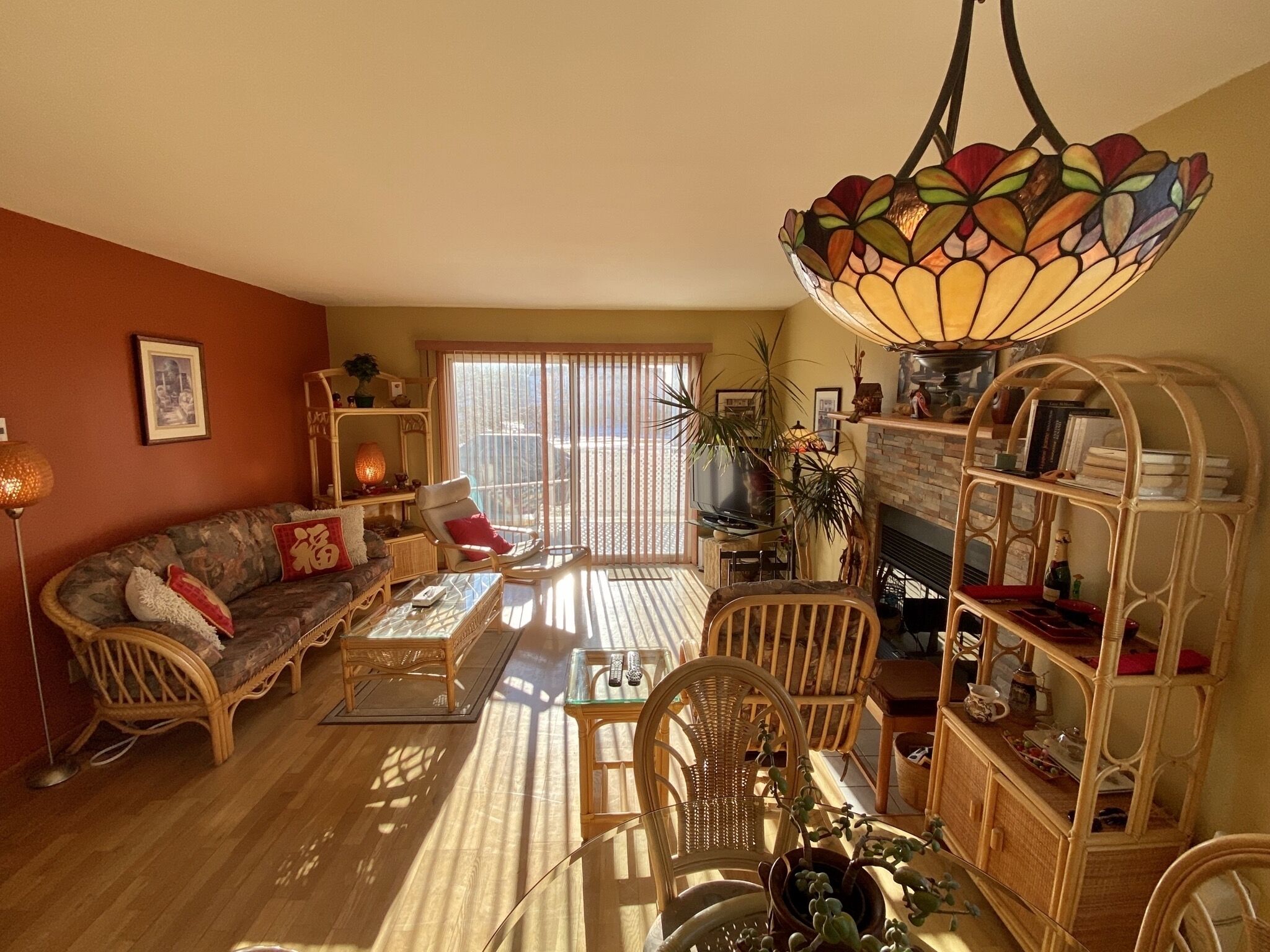 Télévision, cheminée