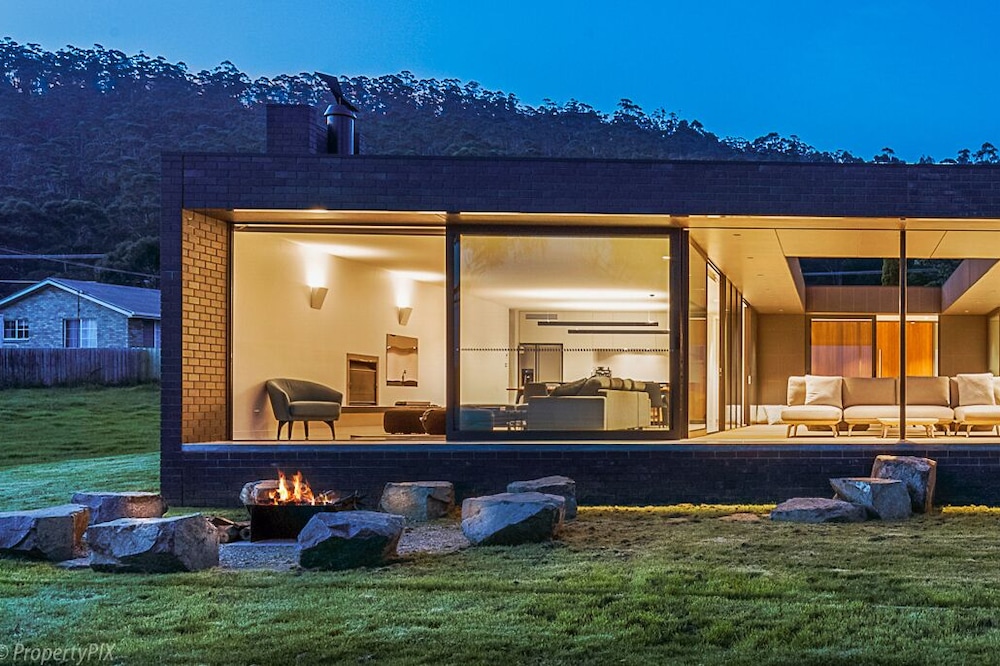 Lyenna - Relaxed Luxury with Views