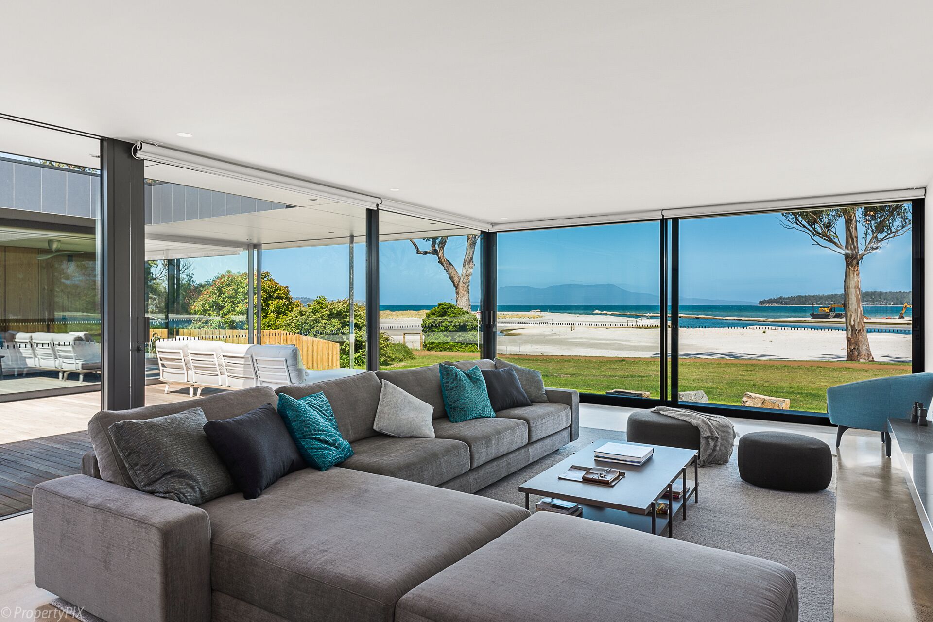 Lyenna - Relaxed Luxury with Views