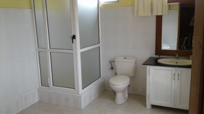 Haartrockner, Handtücher, Toilettenpapier
