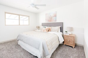 5 habitaciones, tabla de planchar con plancha, cuna de viaje y wifi