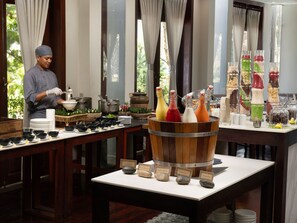 Free daily buffet breakfast