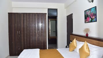 2 bedrooms, Egyptian cotton sheets, premium bedding, down duvets
