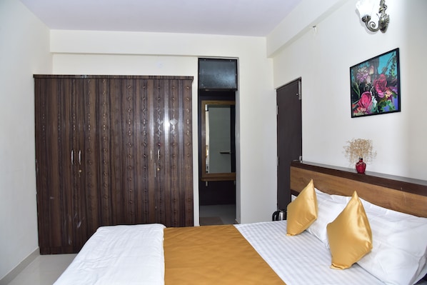2 bedrooms, Egyptian cotton sheets, premium bedding, down comforters - Cian Suites (Bengaluru)
