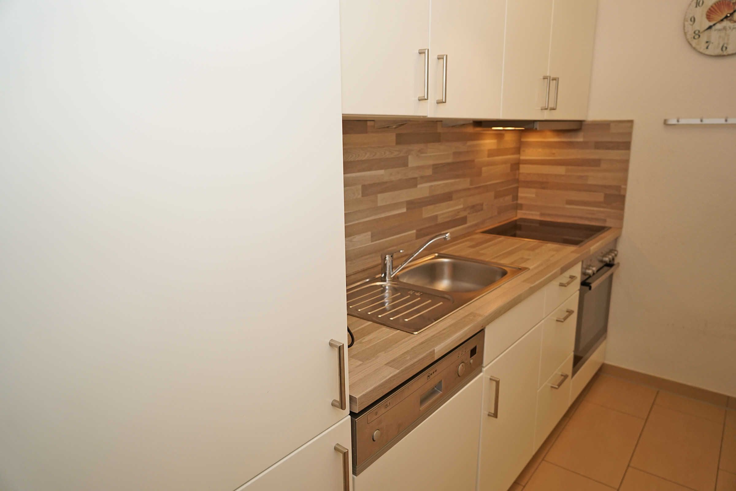 Kühlschrank, Ofen, Geschirrspüler, Hochstuhl