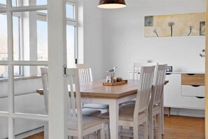 Dining - Beautiful holiday home with barbecue, terrace and garden (Ærøskøbing)