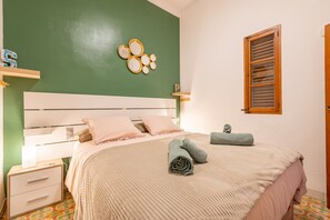 2 chambres, fer et planche à repasser, Wi-Fi gratuit, draps fournis