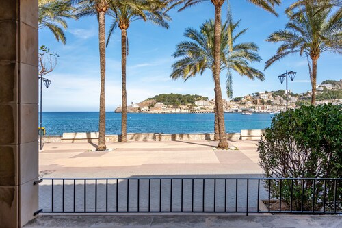 Lovely Apartment On the Beach with Beautiful Terraces, A/C & Wi-Fi