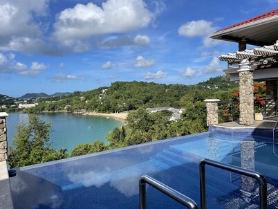 Apartment with a million dollar view and a wrap-around balcony with beach access