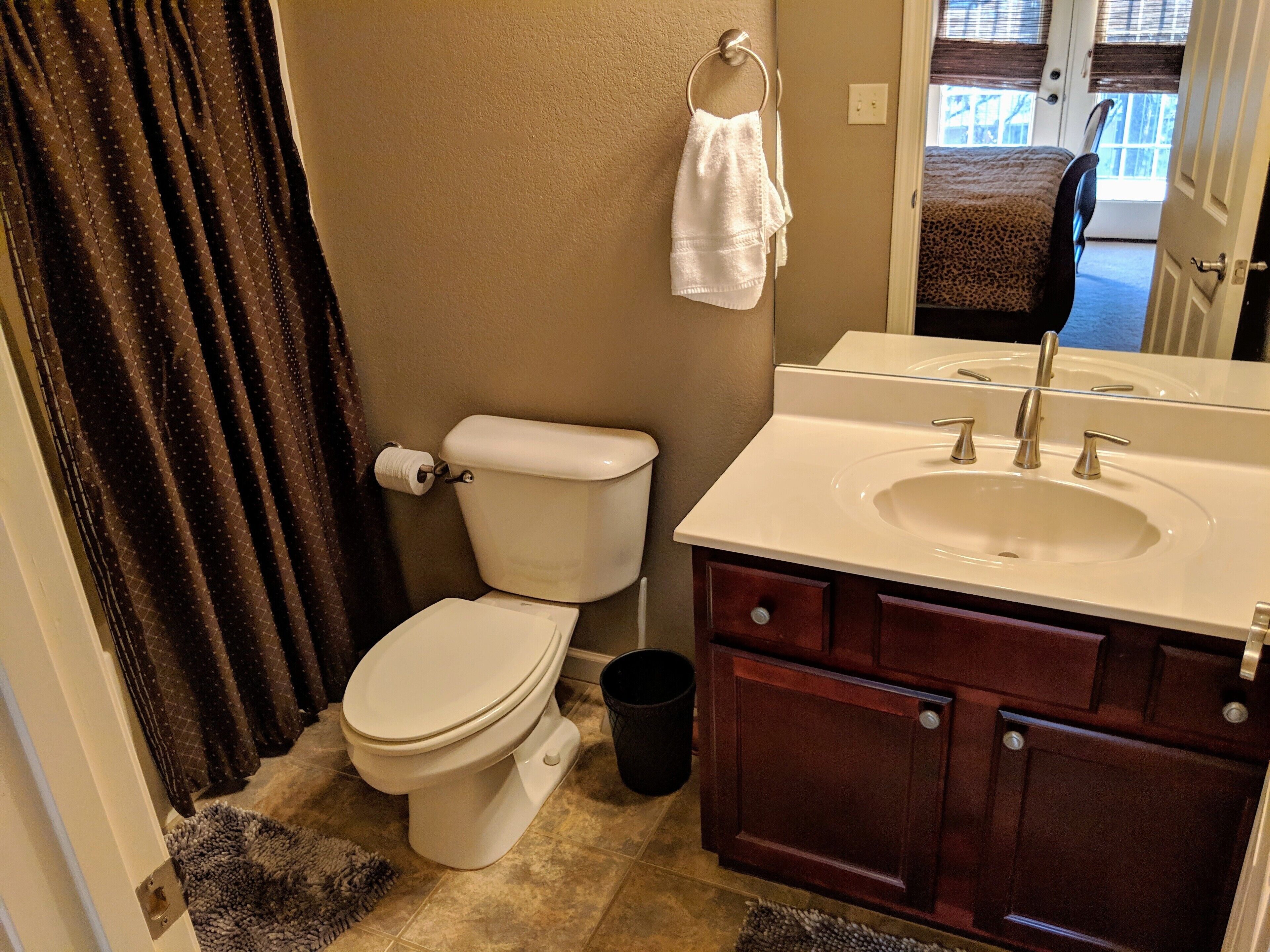 Perfect Location Condo: Lake, Oaklawn, Downtown