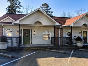 المنشأة من الخارج