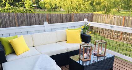 Closest to town • Steps to Wine/Food • Fire-Pit • Deck • BBQ • Fast Wifi