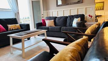 Smart TV, fireplace, music library, stereo