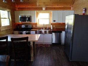 ثلاجة، ميكروويف، فرن، موقد طهي مسطح