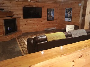 Interior - Lake Superior Views Log Home (Knife River)
