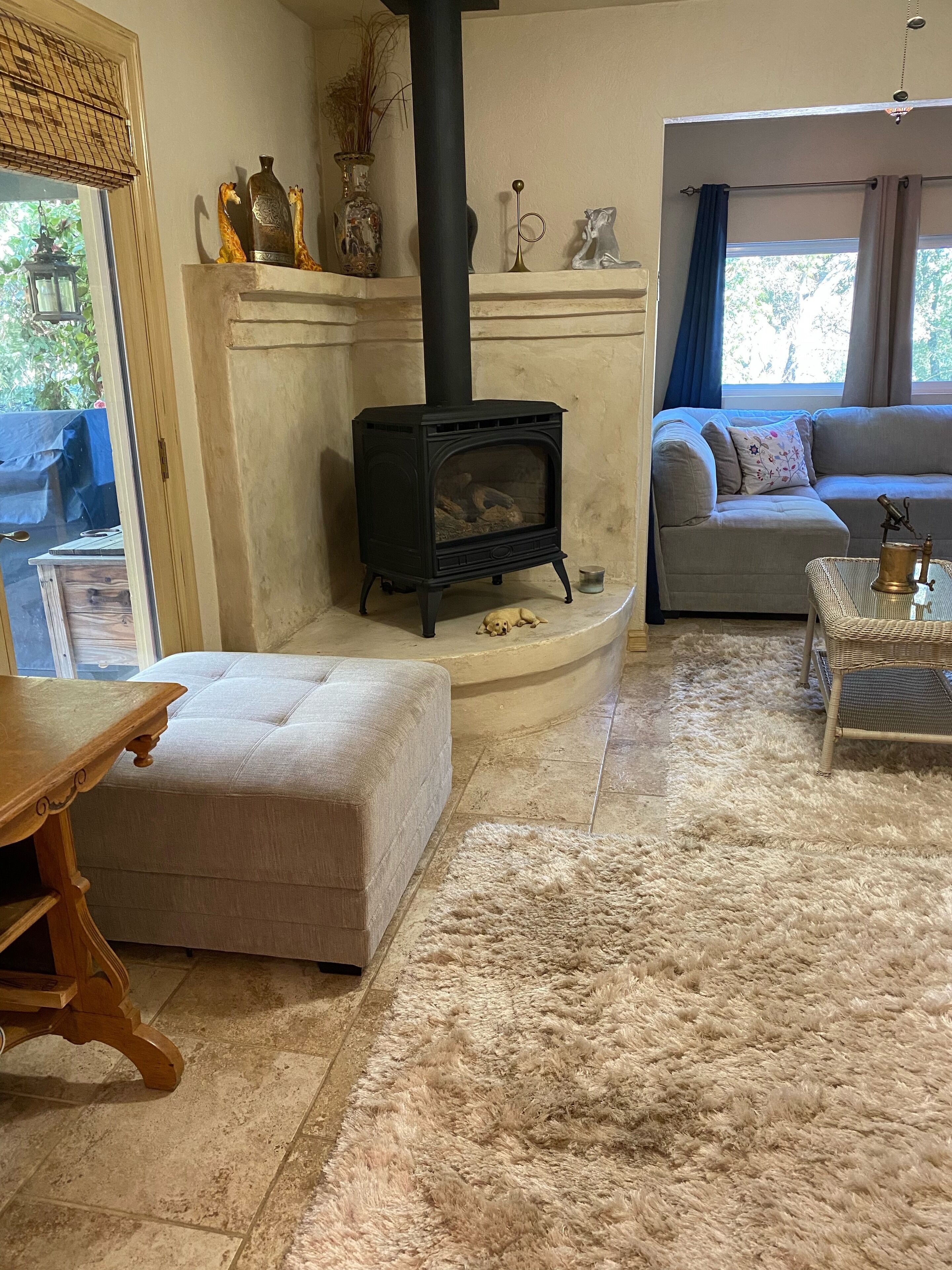 Smart TV, fireplace, stereo