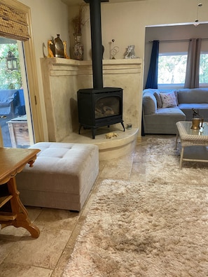 Smart TV, fireplace, stereo