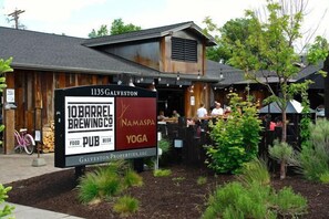 Point of interest - Bluebird Day - Fuller Cottage (Bend)
