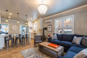 Smart TV, fireplace, DVD player - Bluebird Day - Fuller Cottage (Bend)