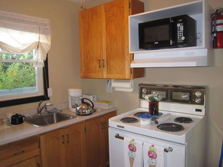 Linden Homestead: 2 Bedroom Cottage On Century Farm Property - Prince Edward Island