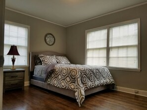 5 bedrooms, iron/ironing board, WiFi, bed sheets